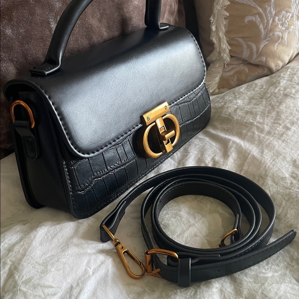Chic Black Small faux leather Handbag with copper Gold Hardware - Picture 3 of 6